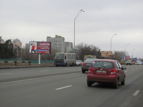 Фото рекламної площини за адресою Броварской просп., эл. опора №118, ст. м.  Лесная (парк Киото, въезд в город)