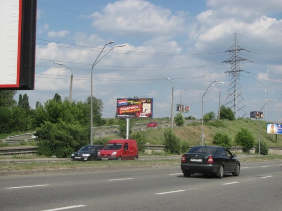 Фото рекламної площини за адресою Саперно-Слободская ул., (АЗС "WOG", "Строительная гильдия"), выезд с ул. Киквидзе на Южный мост