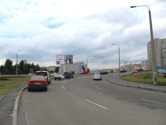 Фото рекламной плоскости по адресу Бажана Н. просп. - Ревуцкого ул. (на разделителе) ст. м.  Харьковская, McDonald's, рынок "Харьковский"