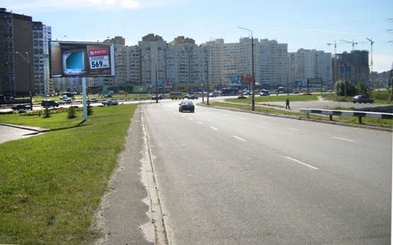 Фото рекламной плоскости по адресу Ревуцкого ул. съезд на Бажана Н. просп. (на разделителе) ст. м.  Харьковская,McDonald's, рынок "Харьковский", направ. в центр к Южному мосту