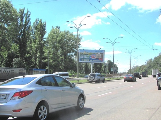 Фото рекламной плоскости по адресу Заболотного Ак. ул., 156 ("Миронівський хлібопродкут", поворот на Пирогово, АЗС "ОККО", направ. в центр к Одесской площади (на разделителе)