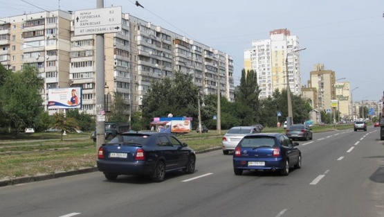 Фото рекламної площини за адресою Тростянецкая ул., 5 (ПравексБанк, по направ. к Харьковскому шоссе)