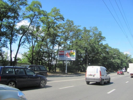 Фото рекламної площини за адресою Правды просп., 80 (напротив "Эко Маркет"), KIA motors ОщадБанк, УкрСибБанк, в направ. Прос. Г.Гонгадзе