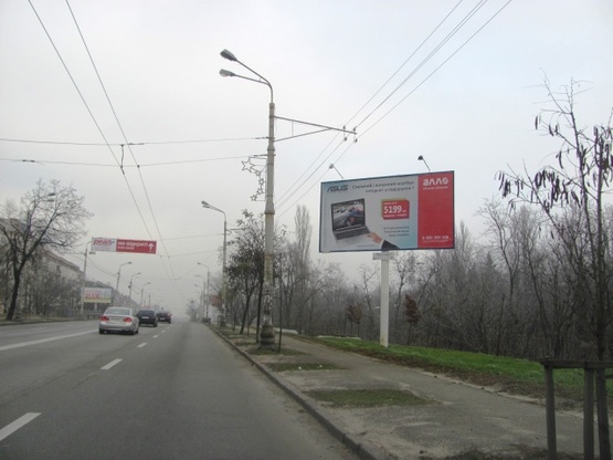 Фото рекламной плоскости по адресу Голосеевский просп. (40-летия Октября просп.), 100/2 (маркет "Фора",Банк "Финансы и Кредит", Ореховатские пруды, "Киевский библиотечный коллектор" направ. к центру)