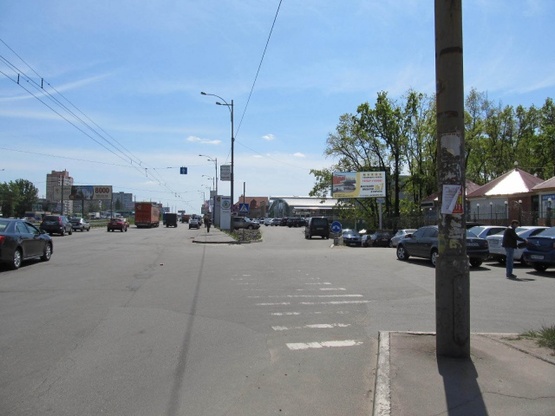 Фото рекламной плоскости по адресу Кольцевая дорога, км 3+255 справа ( перед автосалоном "Шкода", клуб "Формула", УкрСибБанк), в направ. прос. Леся Курбаса