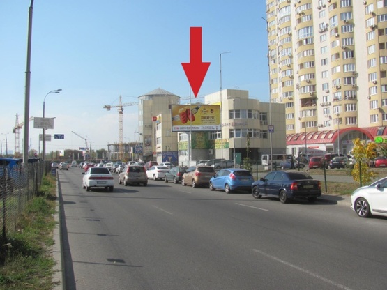 Фото рекламной плоскости по адресу ул. Ахматовой 50 (АТБ, Billa, Новая Почта, аптека, "Паркет и Двери")