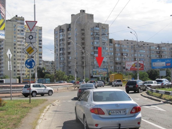 Фото рекламной плоскости по адресу Оболонский просп., 40 - ст. м.  Героев Днепра, (ПравексБанк, "Аптека низких цен", рынок Оболонский, "Нью-Вінд" Торговий Дім)