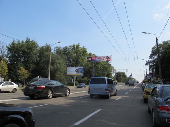 Фото рекламной плоскости по адресу Мельникова ул., 52 - ст. м.  Дорогожичи, (парк Бабий Яр, "Еко-маркет",аптека "Wаtsons", Киевский Телецентр), направ. в центр города