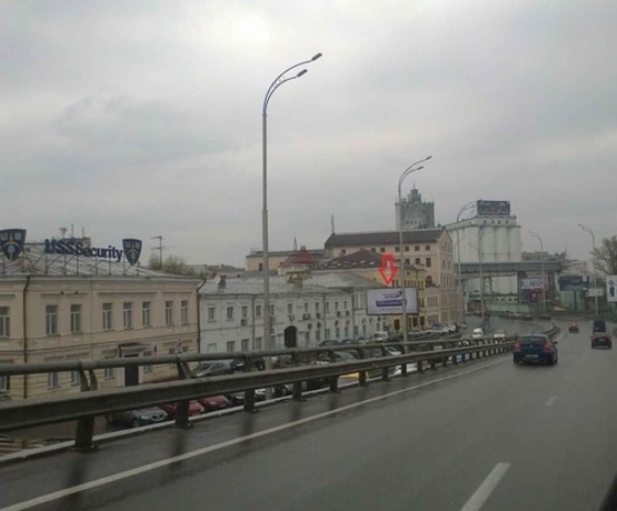 Фото рекламной плоскости по адресу Набережно-Крещатицкая ул., 29 перед новым мостом , на Подол
