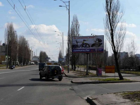 Фото рекламной плоскости по адресу Ул. Теодора Драйзера, 19 - ТЦ "Сильпо" (в направлении просп. Владимира Маяковского)