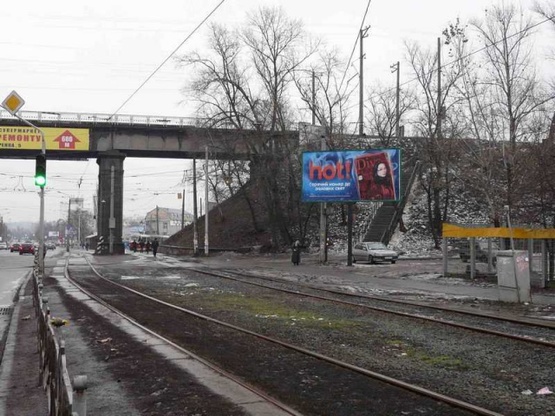 Фото рекламной плоскости по адресу Ул. Автозаводская, 3 (в направлении Московский просп.)