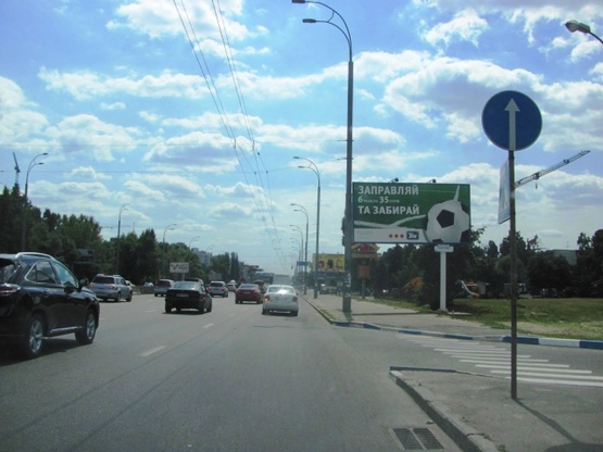 Фото рекламної площини за адресою Глушкова Ак. просп., 10, (ст м. Иподром, дельфинарий "Немо", АЗС "Золотой гепард"), в направ. Одесской пл.