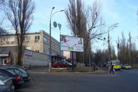 Фото рекламной плоскости по адресу Бул. Ивана Лепсе, 16 - ул. Академика Каблукова (в направлении ул. Василия Чумака)