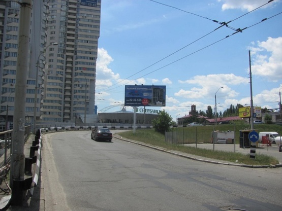 Фото рекламной плоскости по адресу Шулявский путепровод/Вадима Гетьмана ул., ("Сильпо", "City Pub", Сбербанк России, суши-бар "Евразия", 200м. К ст. м.  Шулявская), заезд на ул. В.Гетьмана