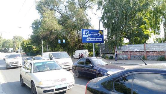 Фото рекламной плоскости по адресу Нигояна Сергея просп. (Калинина ул.) - Леваневского ул., (500м. к ст.м. Вокзальная, Парк им. Калинина, "Курчатовский рынок", Армянская церковь), в направл. просп. Пушкина