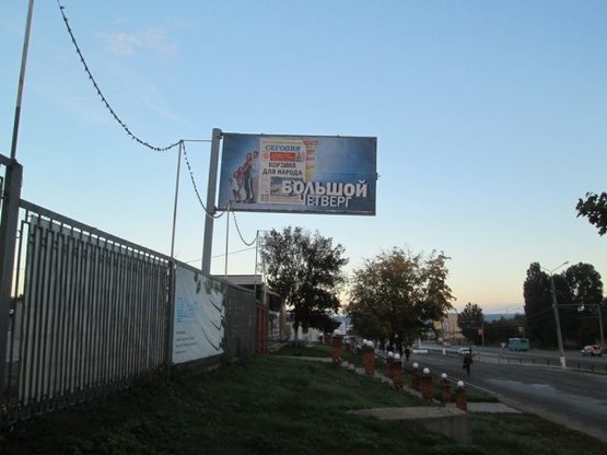 Фото рекламной плоскости по адресу Юбилейный просп. 182 (50-ти летия ВЛКСМ просп), (авторынок "Барабашово", АЗС "ОККО", магазин "Karolina Valiant", "Ковры Люкс"), в напавл. ул. Академика Павлова