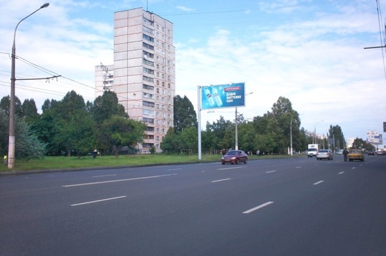 Фото рекламной плоскости по адресу Юбилейный просп.(50-ти летия ВЛКСМ просп) - Верхоянская ул., (Hotel&Spa "Miami", бильярд, маркет "Дигма", ПриватБанк, Библиотека), в направл. ул. Гвардейцев-Широнинцев