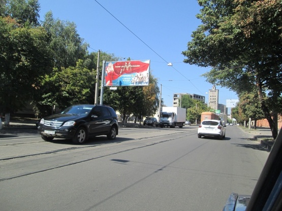 Фото рекламной плоскости по адресу Конарева ул. 15 (Красноармейская ул.), (Тех.училище №41, Южный Автоцентр, ресторан "Китайской кухни", СТО, вычислительный центр ЮЖД), в направл. ул. Котлова