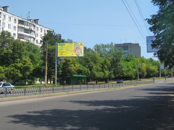 Фото рекламной плоскости по адресу Юбилейный просп. 67(№2) (50-ти летия ВЛКСМ просп),  (детская поликлиника №7, ПриватБанк, "Кулиничи"), в направл. Салтовского шоссе