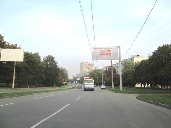 Фото рекламної площини за адресою Юбилейный просп. 69 (50-ти летия ВЛКСМ просп), (детская поликлиника №7, ПриватБанк, "Кулиничи"), в направл. ул. Академика Павлова