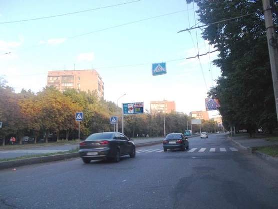 Фото рекламної площини за адресою Юбилейный просп. 69 (50-ти летия ВЛКСМ просп), (детская поликлиника №7, ПриватБанк, "Кулиничи"), в направл. Салтовского шоссе