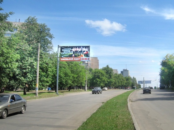 Фото рекламної площини за адресою Юбилейный просп. 73 (50-ти летия ВЛКСМ просп), (ТЦ "Квинта", УкрСоцБанк, аптека 911, маркет "АТБ", ОщадБанк), в направл. Салтовского шоссе