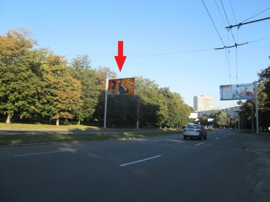 Фото рекламної площини за адресою Юбилейный просп. 82 (50-ти летия ВЛКСМ просп), (детская поликлиника №7, ОщадБанк), с торону просп. Тракторостроителей