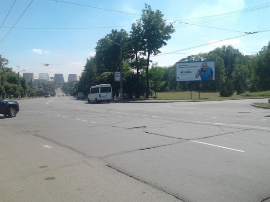 Фото рекламної площини за адресою Металлургов просп. - Постышева ул., (перекресток), (Новая почта №4, стадион "Металлург", 300м к ст. м. Проспект Металлургов), в направл. Никопольского шоссе