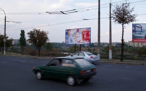 Фото рекламной плоскости по адресу 30-летия Победы пл. (магазин "Comfy", "Интертоп", "Megasport", АЗС), направл. из центра города
