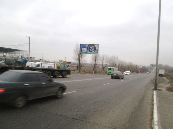 Фото рекламної площини за адресою Гагарина просп., напротив №352, (гипермаркет "Эпицентр", "Безлюдовский мясокомбинат", АЗС "БРОМ"), выезд из города, из аэропорта