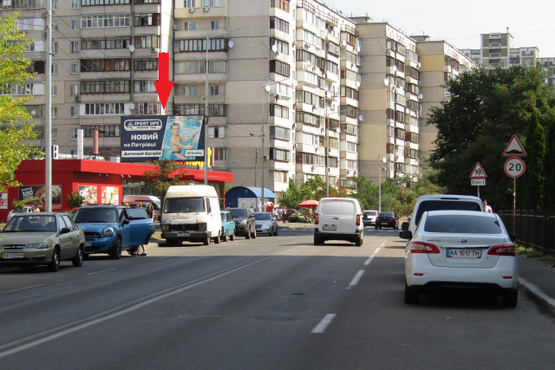 Фото рекламной плоскости по адресу Вишняковская ул. 12 (Velmart, Аптека НЦ), в направ. ул. Ревуцкого