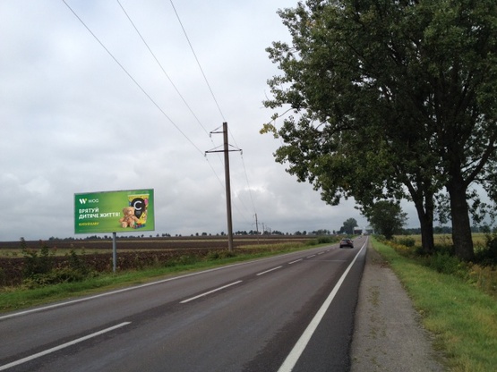 Фото рекламной плоскости по адресу Кольцевая дорога (Автодорога М10 Львов- Краковец), км 13+100, 500 м до гостиницы "Панська оселя"