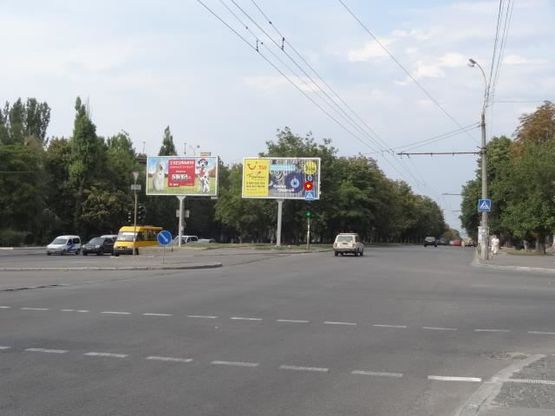 Фото рекламной плоскости по адресу Поля пр. - Орлыка пр., в центр, правый