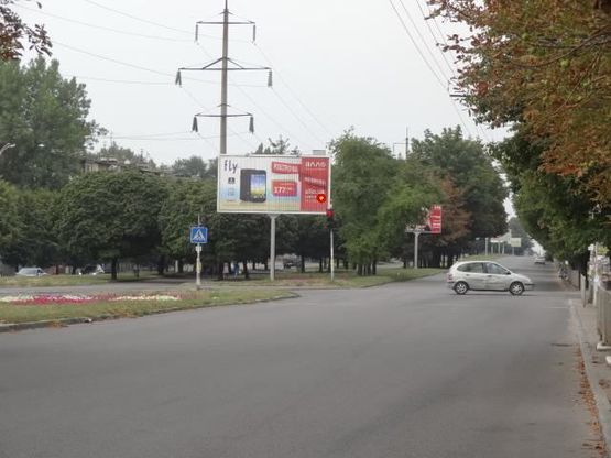 Фото рекламной плоскости по адресу Поля пр. - Гавриленко ул., в центр