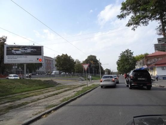 Фото рекламной плоскости по адресу Святослава Храброго ул., 21 - Красная ул., в центр