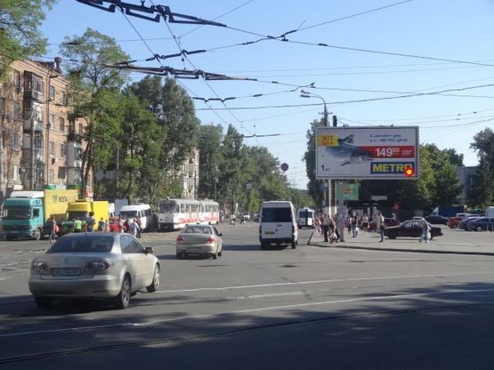 Фото рекламной плоскости по адресу Богдана Хмельницкого пр., 118Д - Кротова ул., из центра