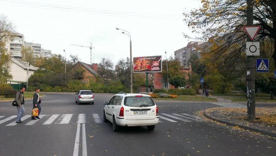 Фото рекламной плоскости по адресу м. Рівне, вул. Міцкевича, в районі перехрестя з вул. Пушкіна