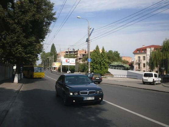 Фото рекламної площини за адресою м. Рівне, вул. Соборна, перехрестя з вул.Пересопницькою