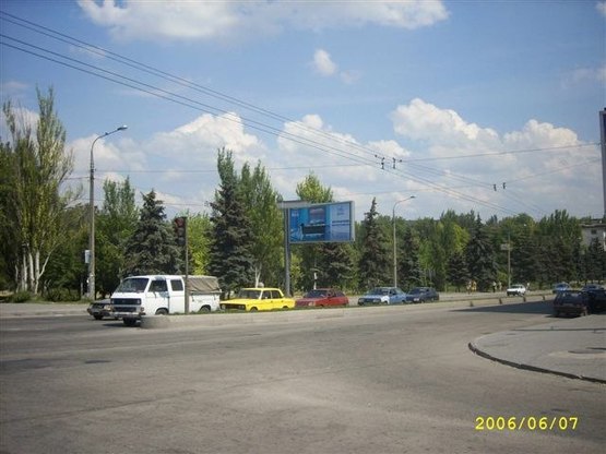 Фото рекламної площини за адресою ул.Перемоги - ПКіО Трудової слави, ст.Б (призматрон)