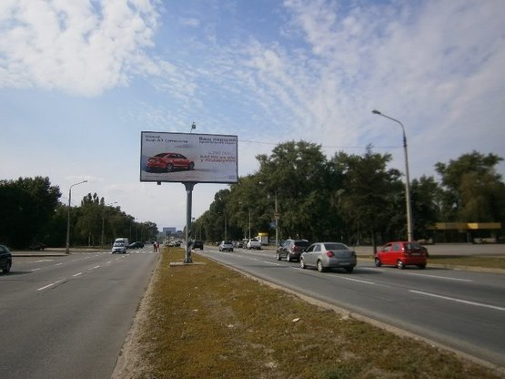 Фото рекламной плоскости по адресу Набережна магістраль  – каскад «Радуга», напр. руху до порту(призматрон)