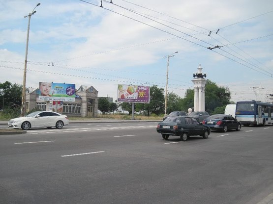 Фото рекламної площини за адресою пр. Соборний- вул.12квітня (призматрон)