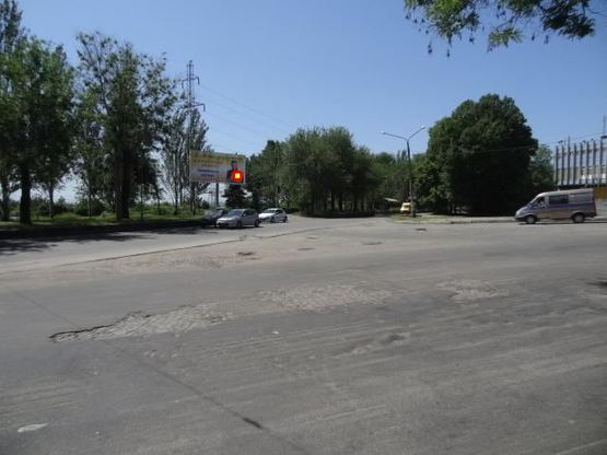 Фото рекламної площини за адресою бул.Вінтера —в ул.Кияшко, напротив супермаркету «Сільпо» (призматрон)