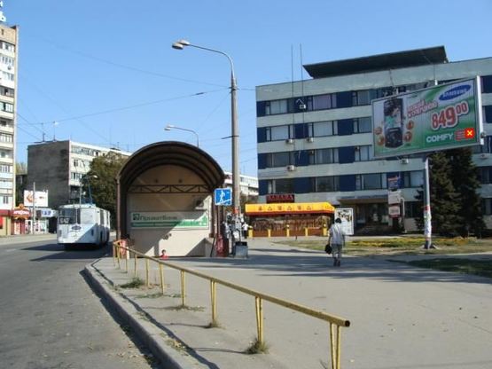 Фото рекламной плоскости по адресу пр.Соборний - пл.Пушкіна (призматрон)