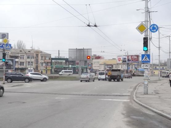 Фото рекламної площини за адресою пр.Соборний -вул.Космічна (коло), обличчям на Космос (призматрон)