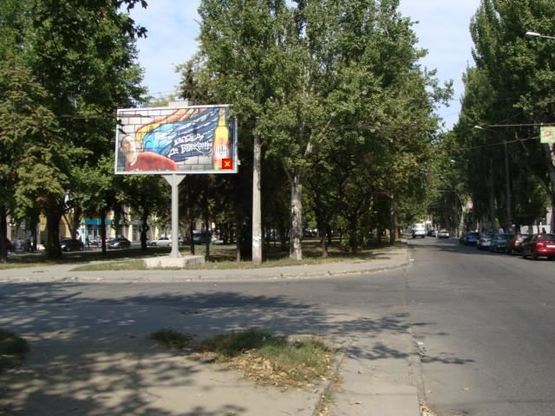 Фото рекламної площини за адресою пр.Металургів - вул.Незалежної України (призматрон)