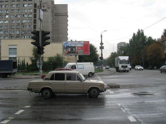 Фото рекламної площини за адресою вул.Шкільна – вул.Українська , ст.Б (призматон)
