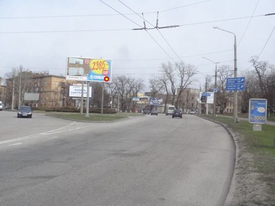 Фото рекламной плоскости по адресу пр.Соборний -вул.Б.Хмельницького, ст.А (напрямок руху від греблі) (призматрон)