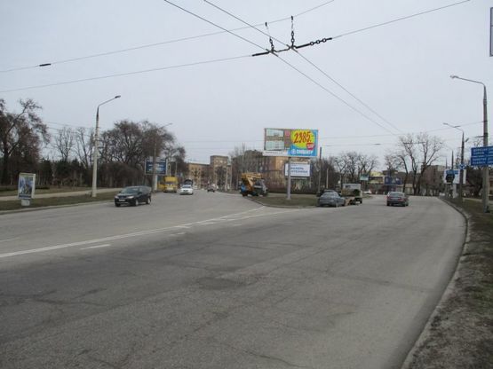 Фото рекламной плоскости по адресу пр.Соборний -вул.Б.Хмельницького, ст.А (напрямок руху від греблі) (призматрон)