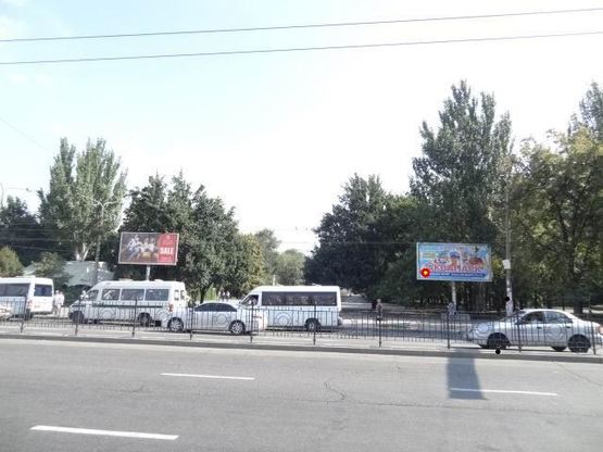 Фото рекламної площини за адресою пр.Соборний,182  - універмаг "Україна (призматрон)