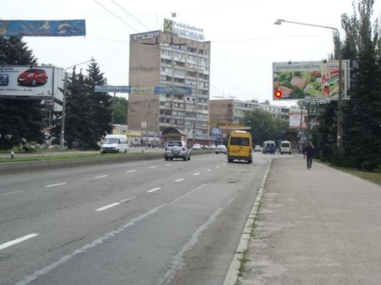 Фото рекламной плоскости по адресу пр.Соборний – дамба, 111а, банк, ст.А (призматрон)